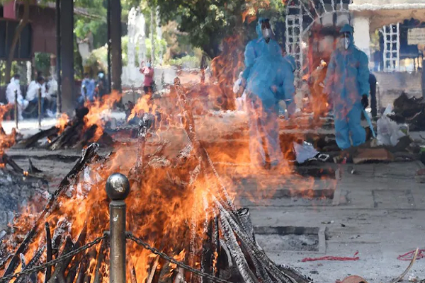 Phát trực tiếp lễ hỏa táng thi thể bệnh nhân COVID-19 ở Ấn Độ Phat truc tiep le hoa tang thi the benh nhan COVID-19 o An Do