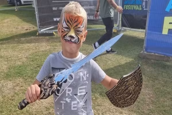 Me soc biet con kho song qua 10 tuoi khi di kham dinh ky