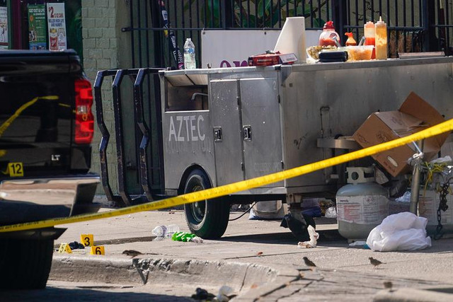 Hiện trường ám ảnh sau vụ xả súng vào quán bar ở Mỹ - Hình 5 Hien truong am anh sau vu xa sung vao quan bar o My-Hinh-5