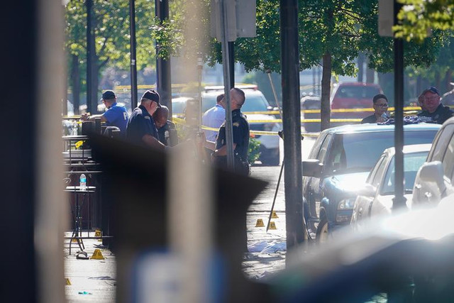 Hiện trường ám ảnh sau vụ xả súng vào quán bar ở Mỹ - Hình 3 Hien truong am anh sau vu xa sung vao quan bar o My-Hinh-3