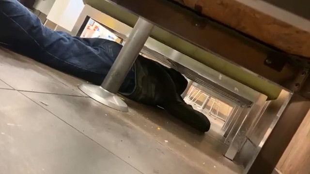 Kẻ xả súng giết 20 người ở Mỹ rất cô độc - Hình 8 Ke xa sung giet 20 nguoi o My rat co doc-Hinh-8