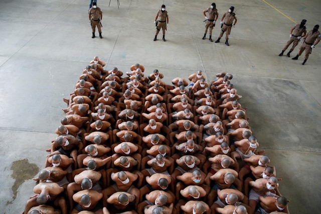 COVID-19: Hãi hùng cảnh “nhồi nhét” trong nhà tù giam băng đảng khét tiếng - Hình 2 COVID-19: Hai hung canh “nhoi nhet” trong nha tu giam bang dang khet tieng-Hinh-2