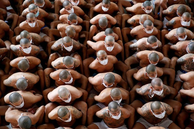 COVID-19: Hãi hùng cảnh “nhồi nhét” trong nhà tù giam băng đảng khét tiếng - Hình 10 COVID-19: Hai hung canh “nhoi nhet” trong nha tu giam bang dang khet tieng-Hinh-10