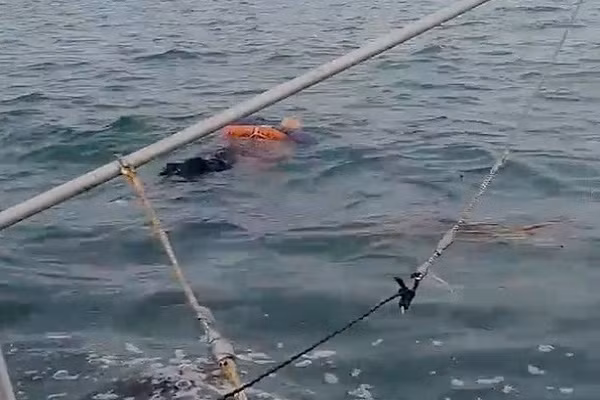 Nguoi phu nu mat tich 2 nam... duoc tim thay con song giua bien