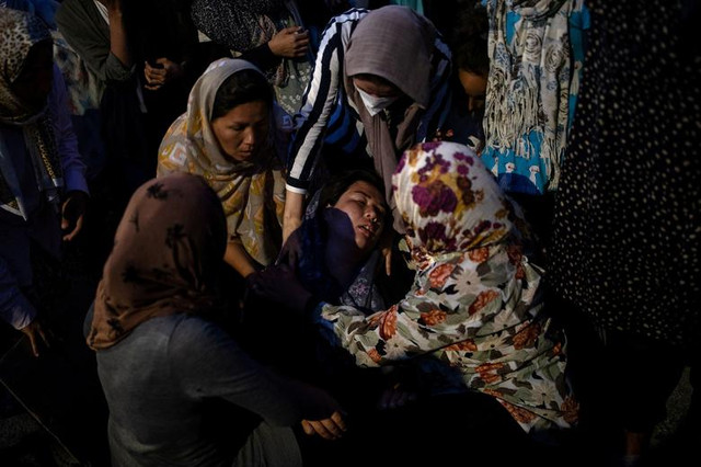 Cuộc sống di dân sau khi 'bà hoả' thiêu rụi trại tị nạn lớn nhất Châu Âu - Hình 14 Cuoc song di dan sau khi 'ba hoa' thieu rui trai ti nan lon nhat Chau Au-Hinh-14