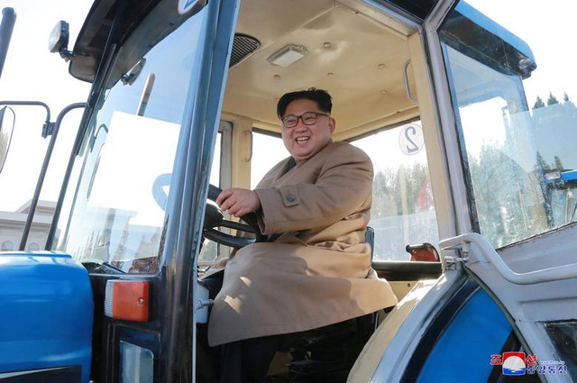 Chùm ảnh về các hoạt động của Chủ tịch Triều Tiên Kim Jong-un - Hình 10 Chum anh ve cac hoat dong cua Chu tich Trieu Tien Kim Jong-un-Hinh-10