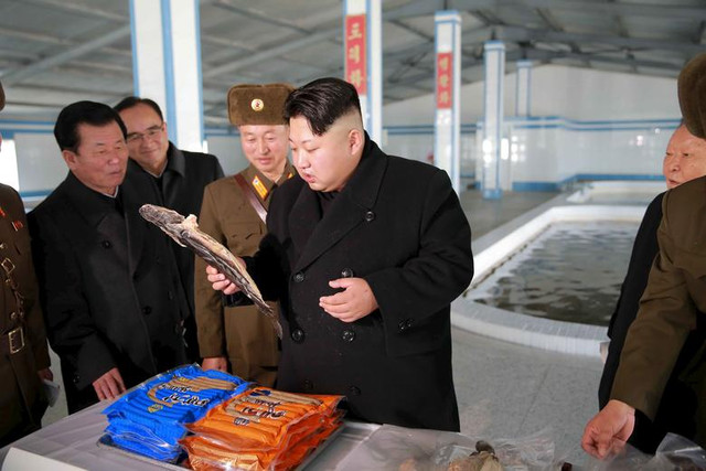 Chùm ảnh về các hoạt động của Chủ tịch Triều Tiên Kim Jong-un - Hình 12 Chum anh ve cac hoat dong cua Chu tich Trieu Tien Kim Jong-un-Hinh-12