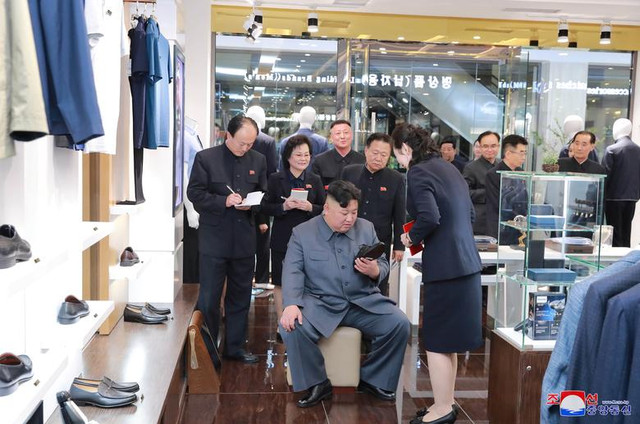 Chùm ảnh về các hoạt động của Chủ tịch Triều Tiên Kim Jong-un - Hình 11 Chum anh ve cac hoat dong cua Chu tich Trieu Tien Kim Jong-un-Hinh-11