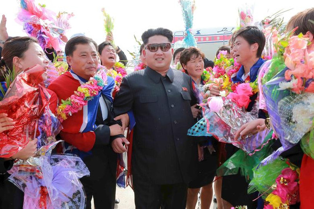 Chùm ảnh về các hoạt động của Chủ tịch Triều Tiên Kim Jong-un - Hình 7 Chum anh ve cac hoat dong cua Chu tich Trieu Tien Kim Jong-un-Hinh-7