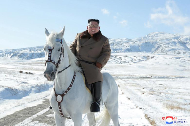 Chùm ảnh về các hoạt động của Chủ tịch Triều Tiên Kim Jong-un - Hình 2 Chum anh ve cac hoat dong cua Chu tich Trieu Tien Kim Jong-un-Hinh-2