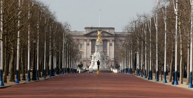 Những hình ảnh đối lập ở London trước và sau khi dịch COVID-19 bùng phát - Hình 14 Nhung hinh anh doi lap o London truoc va sau khi dich COVID-19 bung phat-Hinh-14