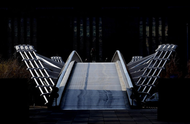 Những hình ảnh đối lập ở London trước và sau khi dịch COVID-19 bùng phát - Hình 4 Nhung hinh anh doi lap o London truoc va sau khi dich COVID-19 bung phat-Hinh-4