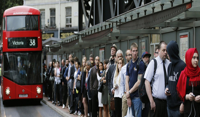 Những hình ảnh đối lập ở London trước và sau khi dịch COVID-19 bùng phát - Hình 9 Nhung hinh anh doi lap o London truoc va sau khi dich COVID-19 bung phat-Hinh-9