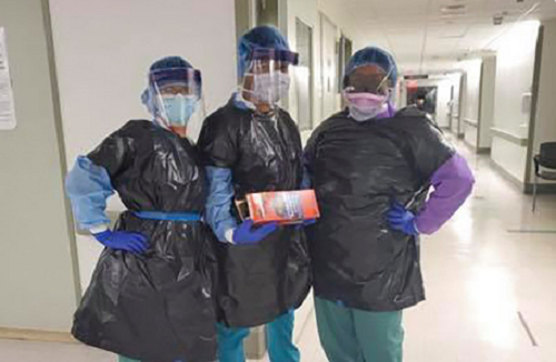 Cảm động nhân viên y tế dùng túi rác, áo mưa thay đồ bảo hộ - Hình 3 Cam dong nhan vien y te dung tui rac, ao mua thay do bao ho-Hinh-3