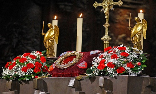 Cháy nhà thờ Đức Bà Paris: Những cổ vật vô giá nào được cứu? Chay nha tho Duc Ba Paris: Nhung co vat vo gia nao duoc cuu?