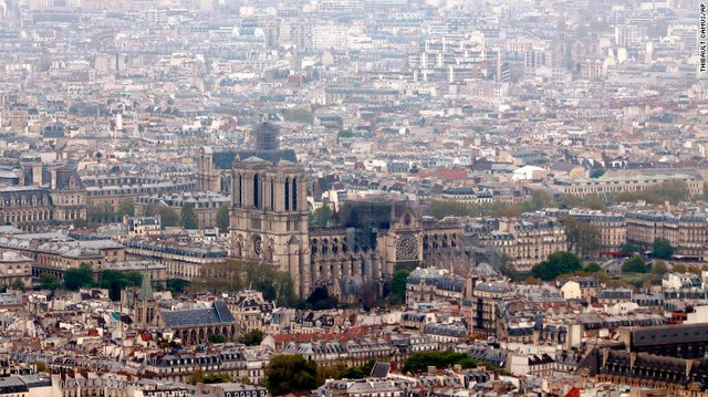 Tan hoang bên trong Nhà thờ Đức Bà Paris sau vụ cháy kinh hoàng - Hình 8 Tan hoang ben trong Nha tho Duc Ba Paris sau vu chay kinh hoang-Hinh-8