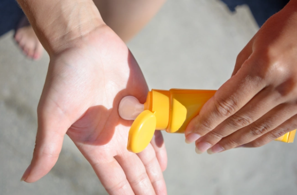 Sử dụng sai kem chống nắng gây ung thư da Su dung sai kem chong nang gay ung thu da