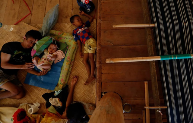 Hạn hán kéo dài khiến cư dân đảo ở Indonesia điêu đứng - Hình 9 Han han keo dai khien cu dan dao o Indonesia dieu dung-Hinh-9