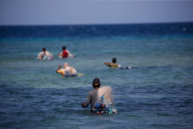 Hạn hán kéo dài khiến cư dân đảo ở Indonesia điêu đứng - Hình 7 Han han keo dai khien cu dan dao o Indonesia dieu dung-Hinh-7