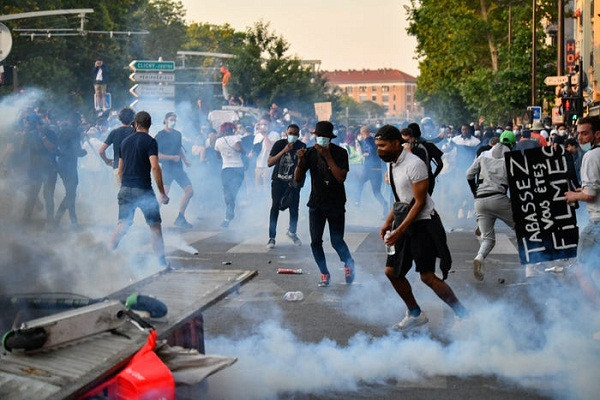 Paris với những hình ảnh kinh hoàng do biểu tình - Hình 3 Paris voi nhung hinh anh kinh hoang do bieu tinh-Hinh-3