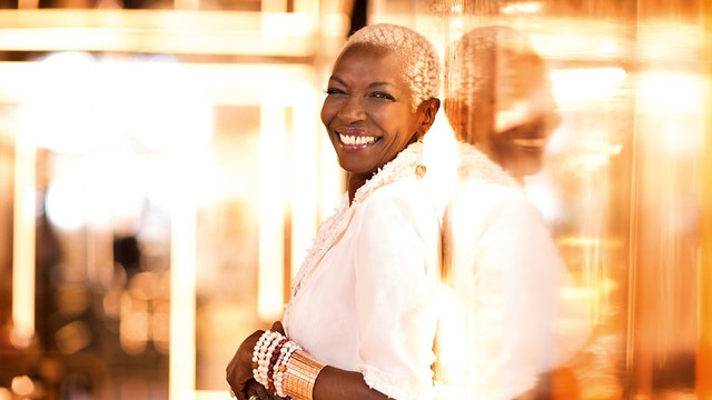 Cuộc đời Công chúa Burundi là người mẫu da màu đầu tiên của Pháp - Hình 6 Cuoc doi Cong chua Burundi la nguoi mau da mau dau tien cua Phap-Hinh-6