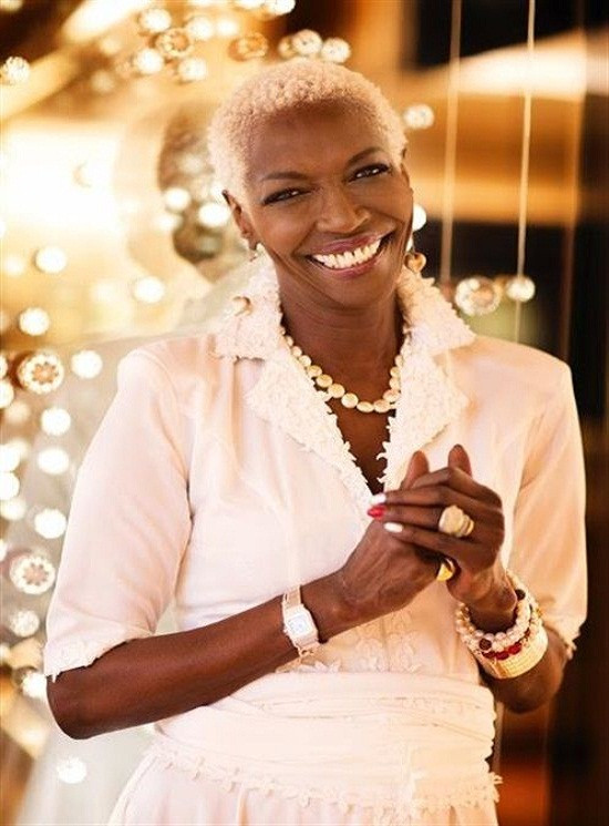 Cuộc đời Công chúa Burundi là người mẫu da màu đầu tiên của Pháp - Hình 12 Cuoc doi Cong chua Burundi la nguoi mau da mau dau tien cua Phap-Hinh-12