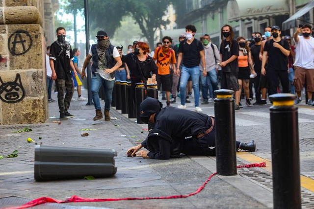 Cảnh sát và người biểu tình tại Mexico đụng độ dữ dội Canh sat va nguoi bieu tinh tai Mexico dung do du doi