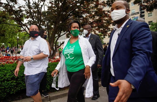 Vụ George Floyd: Biển người biểu tình ở thủ đô nước Mỹ - Hình 10 Vu George Floyd: Bien nguoi bieu tinh o thu do nuoc My-Hinh-10