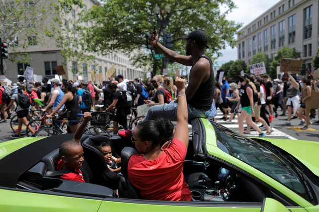 Vụ George Floyd: Biển người biểu tình ở thủ đô nước Mỹ - Hình 3 Vu George Floyd: Bien nguoi bieu tinh o thu do nuoc My-Hinh-3