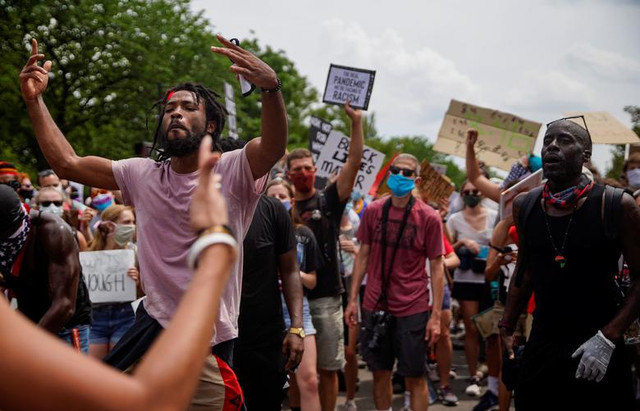 Vụ George Floyd: Biển người biểu tình ở thủ đô nước Mỹ - Hình 12 Vu George Floyd: Bien nguoi bieu tinh o thu do nuoc My-Hinh-12