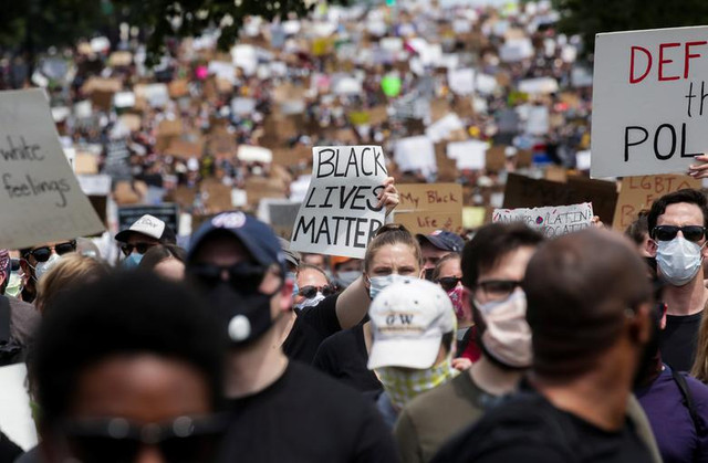 Vụ George Floyd: Biển người biểu tình ở thủ đô nước Mỹ - Hình 8 Vu George Floyd: Bien nguoi bieu tinh o thu do nuoc My-Hinh-8