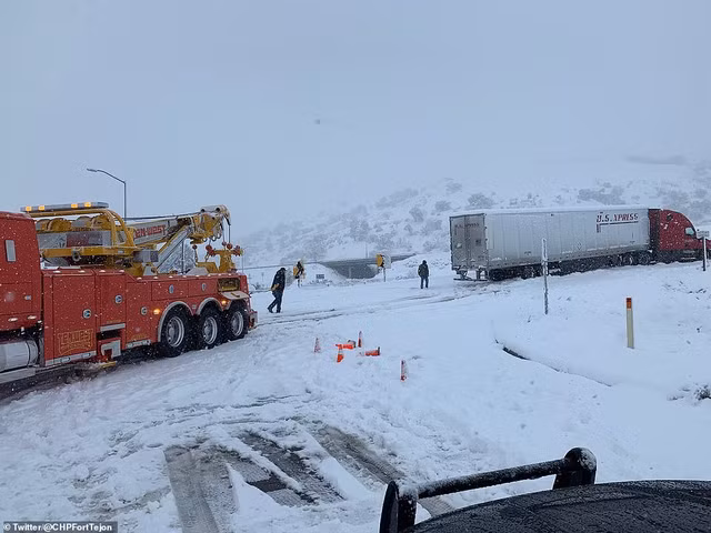 Nhung buc anh kinh hoang nuoc My chim trong bang gia vi bao tuyet