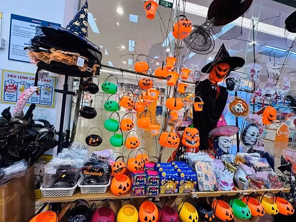 Độc lạ đồ trang trí Halloween 2023 Doc la do trang tri Halloween 2023