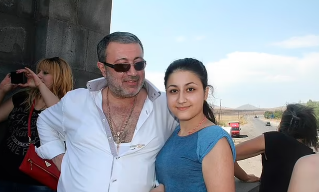 3 con gái ông trùm mafia Mikhail Khachaturyan sát hại cha? - Hình 2 3 con gai ong trum mafia Mikhail Khachaturyan sat hai cha?-Hinh-2