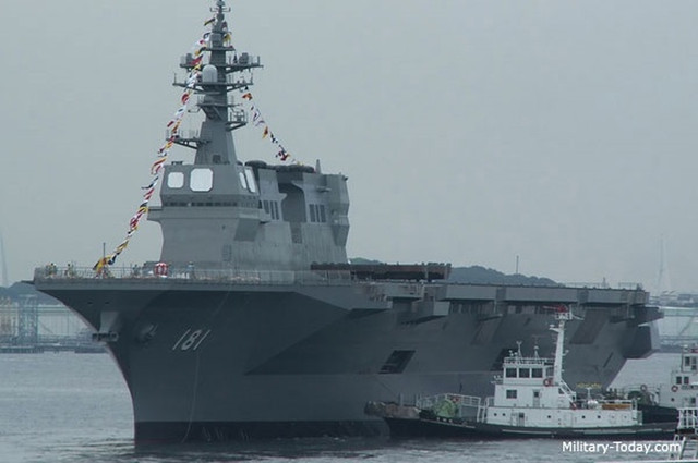 Chiêm ngưỡng tàu sân bay trực thăng Hyuga của Nhật Bản Chiem nguong tau san bay truc thang Hyuga cua Nhat Ban