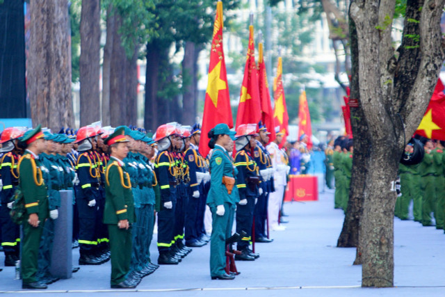 Toàn cảnh tổng duyệt lễ diễu binh, diễu hành mừng Đại lễ 30/4 - Hình 6 Toan canh tong duyet le dieu binh, dieu hanh mung Dai le 30/4-Hinh-6