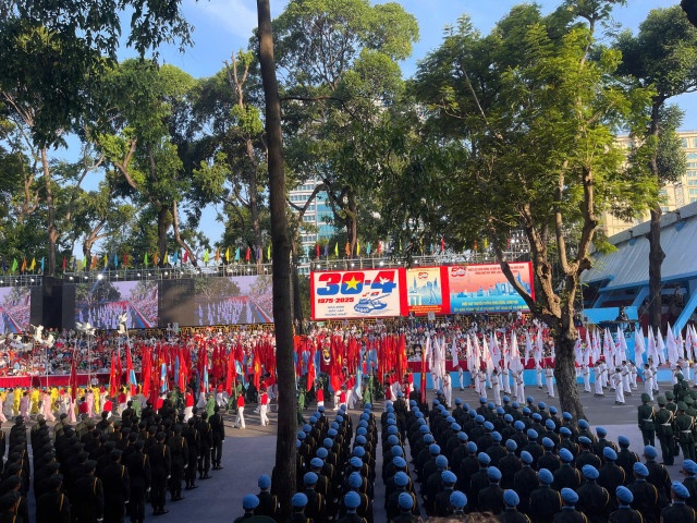 Toàn cảnh tổng duyệt lễ diễu binh, diễu hành mừng Đại lễ 30/4 - Hình 2 Toan canh tong duyet le dieu binh, dieu hanh mung Dai le 30/4-Hinh-2