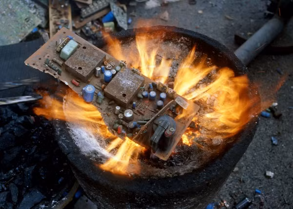 Rac thai khong lo tu dien thoai, may tinh cu-Hinh-2