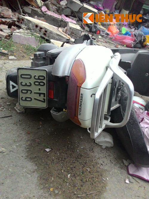 Bắc Giang: Nhà 3 tầng đổ sập, hàng trăm người dân hoảng loạn - Hình 3 Bac Giang: Nha 3 tang do sap, hang tram nguoi dan hoang loan-Hinh-3