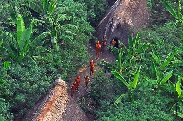 Cuoc song 6 bo toc song biet lap, tranh tiep xuc voi the gioi ben ngoai-Hinh-7