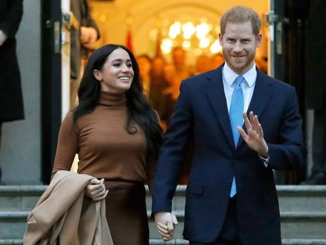 Vo chong Hoang tu Harry the nao sau mot nam roi Hoang gia Anh?