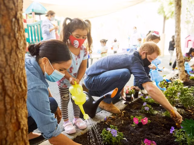 Vo chong Hoang tu Harry the nao sau mot nam roi Hoang gia Anh?-Hinh-10