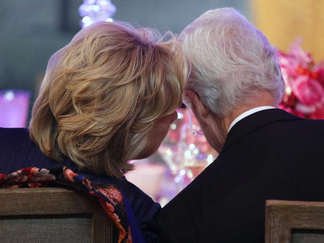 Cuộc hôn nhân gần nửa thế kỷ của cựu Tổng thống Clinton - Hình 16 Cuoc hon nhan gan nua the ky cua cuu Tong thong Clinton-Hinh-16
