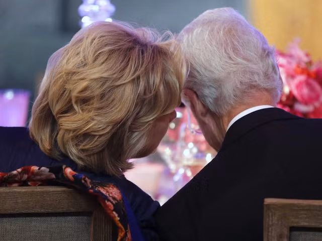 Cuoc hon nhan gan nua the ky cua cuu Tong thong Clinton-Hinh-16