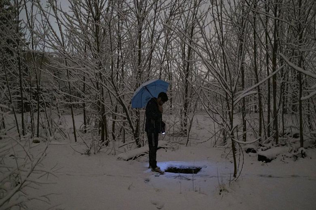 Cám cảnh cuộc sống di dân trong nhà hoang giữa mùa đông lạnh giá - Hình 5 Cam canh cuoc song di dan trong nha hoang giua mua dong lanh gia-Hinh-5