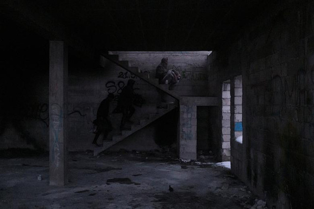 Cám cảnh cuộc sống di dân trong nhà hoang giữa mùa đông lạnh giá - Hình 4 Cam canh cuoc song di dan trong nha hoang giua mua dong lanh gia-Hinh-4