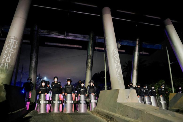 Hình ảnh đoàn người di cư “khổng lồ” trên đường tới Mỹ - Hình 7 Hinh anh doan nguoi di cu “khong lo” tren duong toi My-Hinh-7