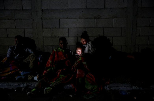 Hình ảnh đoàn người di cư “khổng lồ” trên đường tới Mỹ - Hình 12 Hinh anh doan nguoi di cu “khong lo” tren duong toi My-Hinh-12