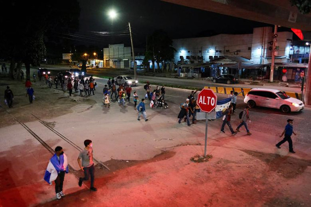 Hình ảnh đoàn người di cư “khổng lồ” trên đường tới Mỹ - Hình 6 Hinh anh doan nguoi di cu “khong lo” tren duong toi My-Hinh-6