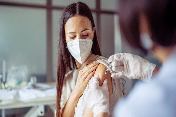 Hội chứng COVID-19 kéo dài ở người tiêm vaccine Hoi chung COVID-19 keo dai o nguoi tiem vaccine
